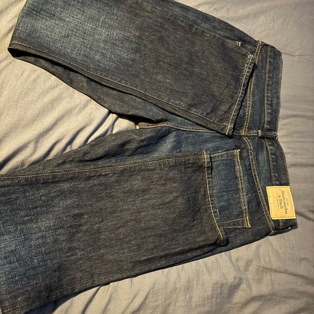 Abercrombie & Fitch Men's Classic Straight Jeans - Dark Blue - Picture 6 of 9